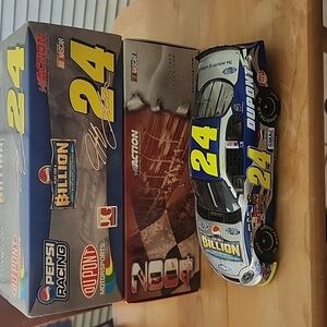 Jeff Gordon #24  NASCAR diecast 1:24 Adult Collectible Billion Dollar 2004